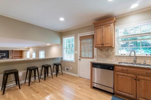 6769 Lockridge Dr, Atlanta GA  30360-1555 exterior