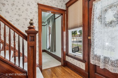 23 Franklin Ave, Naperville, IL 60540-4524