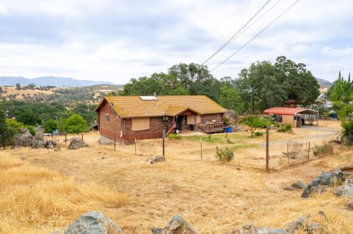 4301 Grisham Rd, Valley Springs, CA 95252-9543