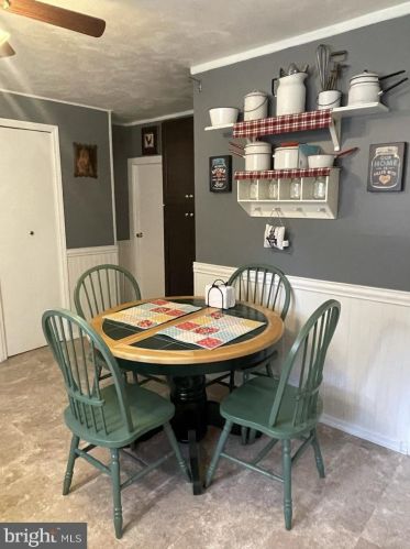 160 Crst Ave, Trenton NJ  08690-2103 exterior