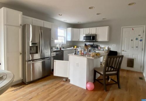 12 Maplevale Dr, Bybee, VA 22963-2756