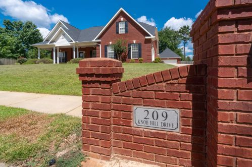 209 Knob Hill Dr, Warner Robins, GA 31088-1201