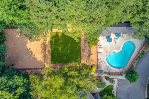 1000 Camden Ct, Atlanta GA  30327-4276 exterior