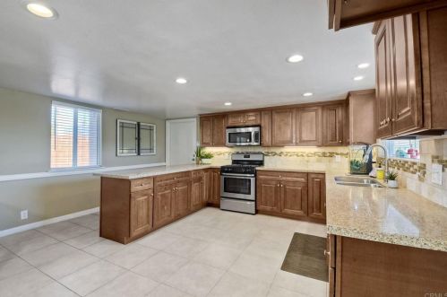 3350 Las Vegas Dr, Oceanside, CA 92054-3810