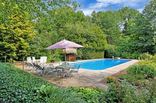 7 Gateshead Dr, Bridgewater, NJ 08807-1466