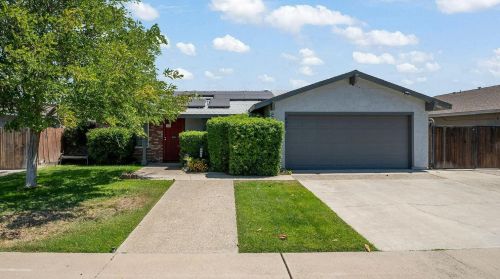 692 Alpine Ave, Manteca, CA 95336-4054