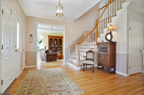 3 Aaron Dr, Millington, NJ 07946-1231