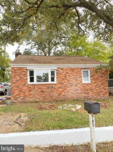 705 Duvall Hwy, Riviera Beach MD  21122-1617 exterior