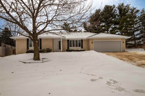 6263 Denwood Dr, Rockford, IL 61114-6568