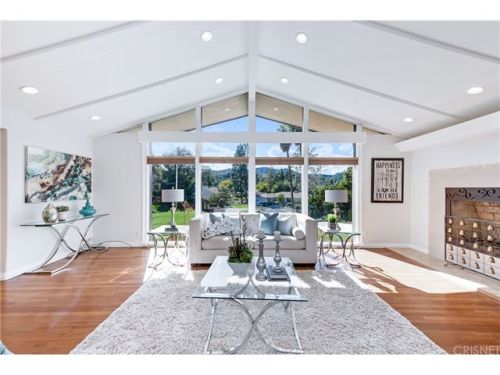 16221 Meadowridge Rd, Van Nuys, CA 91436-3604