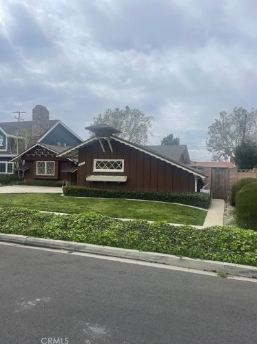 11631 Kensington Rd, Los Alamitos, CA 90720-4039