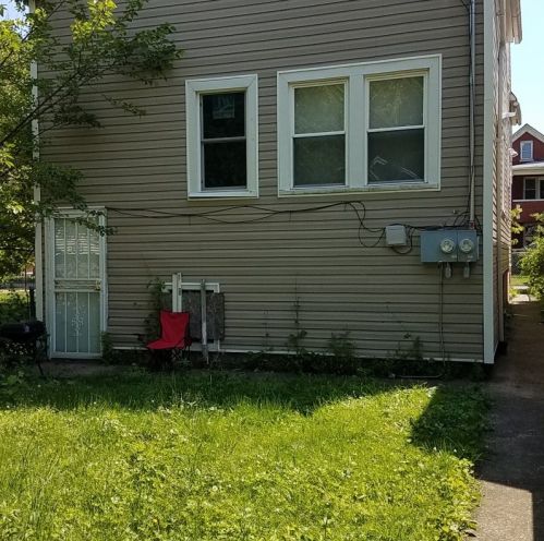 8238 Saginaw Ave, Chicago, IL 60617-2036