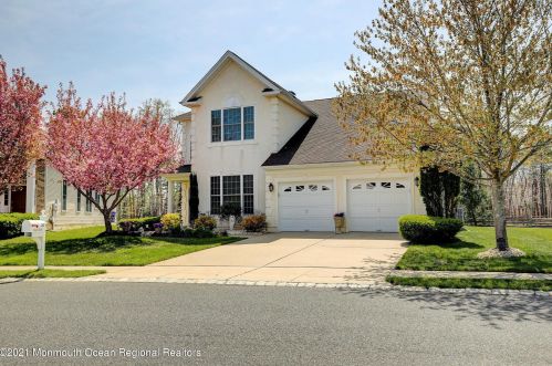 27 Muirfield Rd, Jackson Twp, NJ 08527-2657