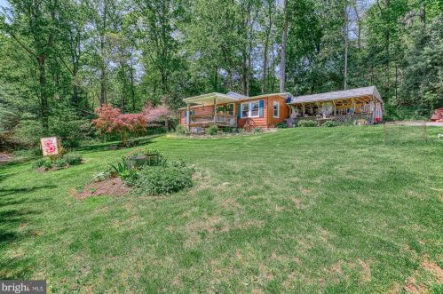 2180 Sky Top Trl, York PA  17315-2272 exterior