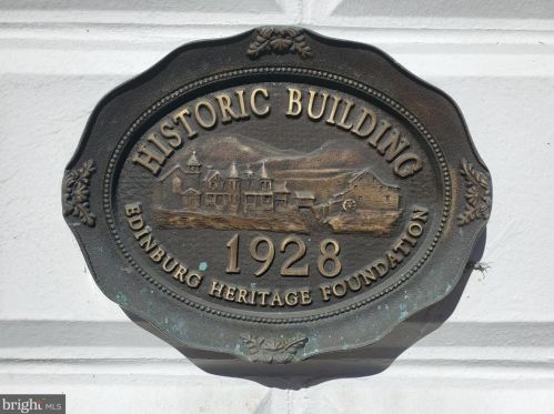 202 Main St, Edinburg, VA 22824-9405