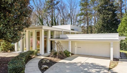 5890 Hilderbrand Dr, Atlanta GA  30328-5149 exterior
