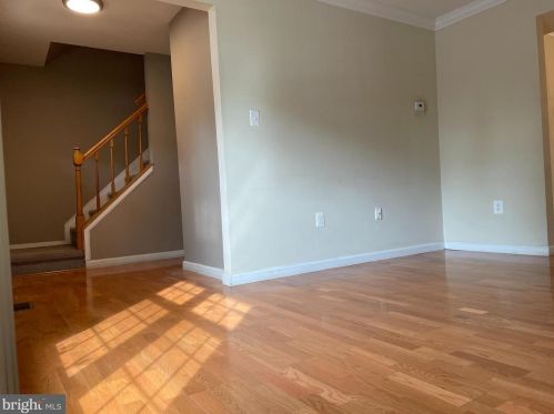 12209 Nutmeg Ct, Woodbridge, VA 22192-1746