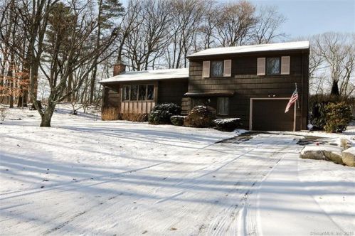 7 Cornwall Dr, Norwalk, CT 06850-1806