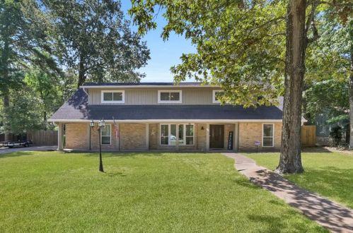 139 Masters Dr, Conroe, TX 77304-1140