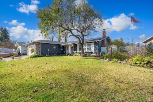 706 Blue Ridge Ln, Vacaville, CA 95688-2023