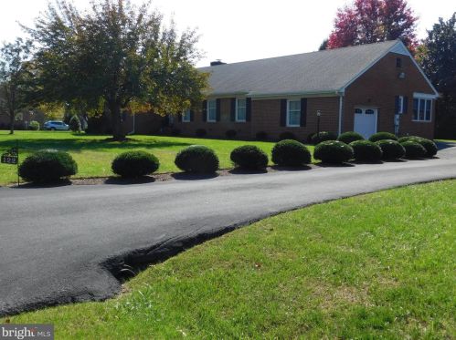 122 Virginia Ave, Bowling Green, VA 22427-9341