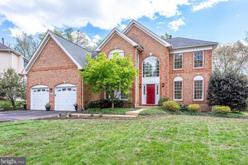 12721 Autumn Crest Dr, Herndon, VA 20171-1938