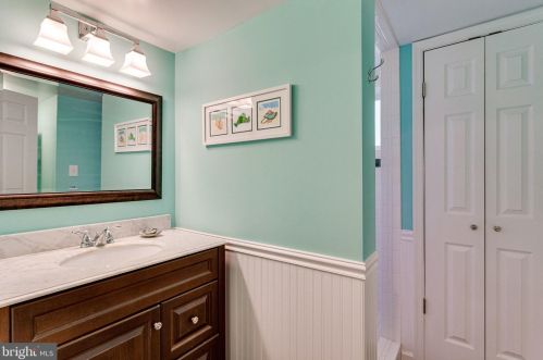 909 Roswell Dr, Silver Spring MD 20901-2128 exterior