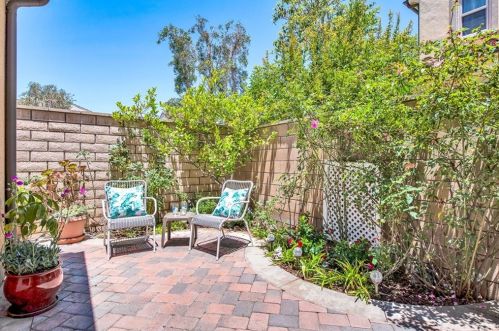 328 Bronze, Irvine CA  92618-1510 exterior