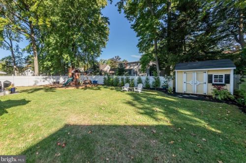 1213 Oakwood Rd, Tavistock NJ exterior