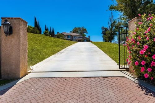 8079 Golden Star Ave, Riverside CA  92506-5709 exterior