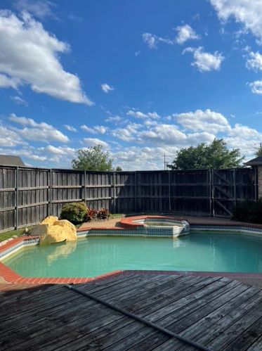 1004 Seminole Trl, Carrollton TX 75007-2877 exterior