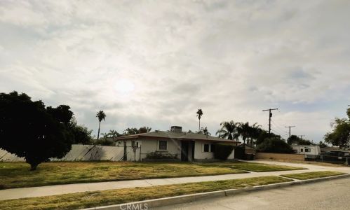 1480 10th St, Colton, CA 92324-2404
