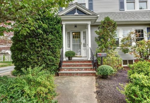 93 Lyndon Rd, Providence, RI 02905-1122