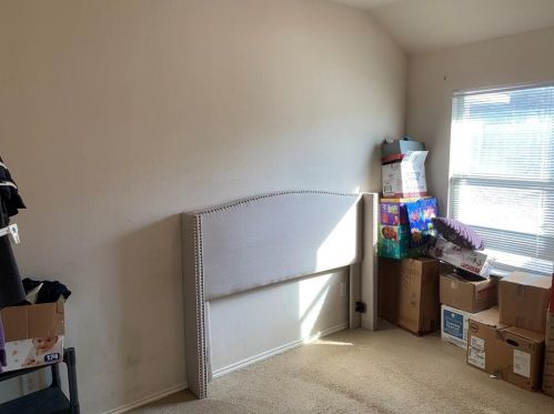 1788 Amberwood Loop, Uhland, TX 78640-5279