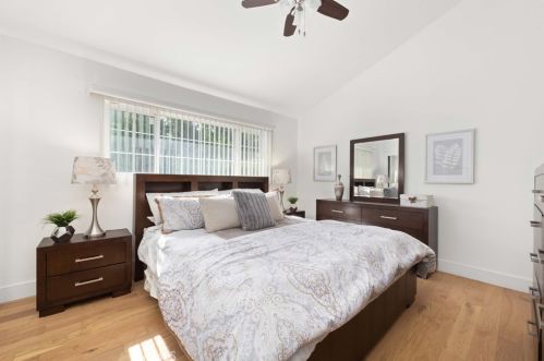 1851 Greenbriar Rd, Glendale CA  91207-1064 exterior