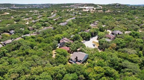 3918 Caney Crk Rd, Austin TX  78732-2216 exterior