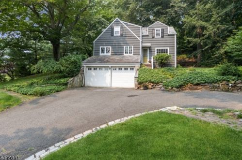 359 Dogwood Way, Mountainside, NJ 07092-1324