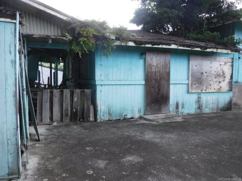 3021 Holua Way, Honolulu HI  96819-2916 exterior