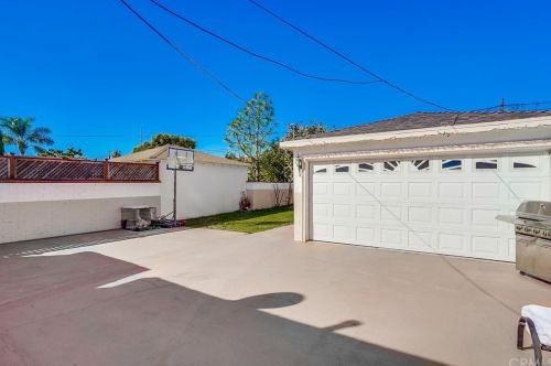 4619 130 St, Hawthorne CA 90250-5146 exterior