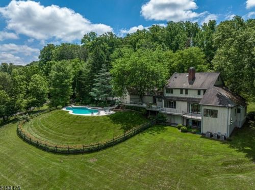 11 Spring Hill Rd, Annandale, NJ 08801-3507