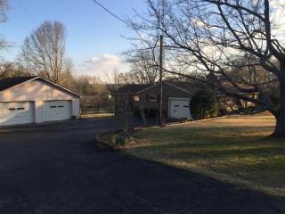1300 Poplar Springs Bargerton Rd, Lexington, TN 38351-5411