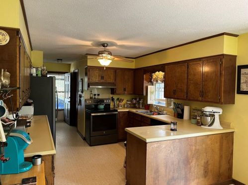 61 Shankle Rd, Commerce, GA 30529-2925