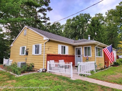 13 Heron St, Lakehurst, NJ 08759-5101