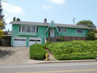 1742 Troost St, Roseburg, OR 97471-1705