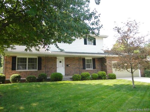 37 Westfair Dr, Jacksonville, IL 62650-1784