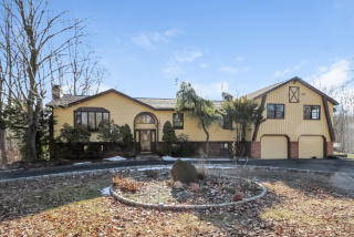 43 Short St, Huntington CT  06484-1908 exterior