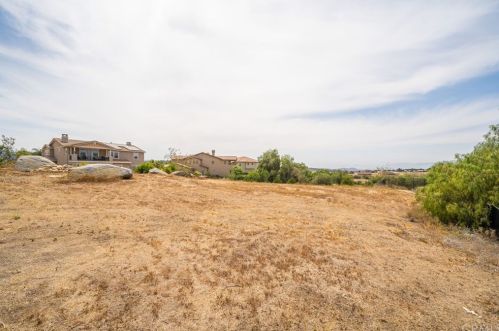 16550 Catalonia Dr, Riverside CA  92504-8701 exterior