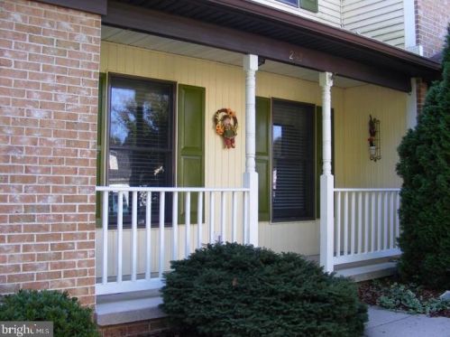 262 Tall Oak Dr, Charles Town, WV 25414-5314