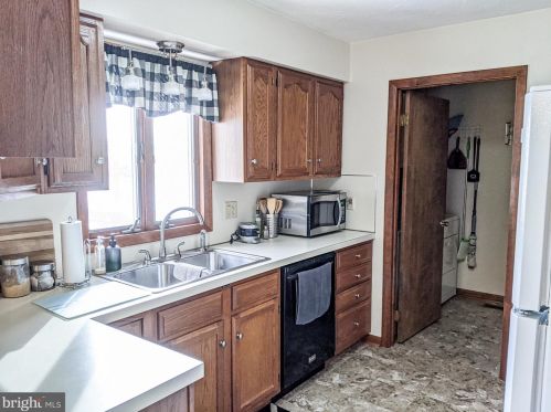 18 Sycamore Ln, Hanover PA 17331-4937 exterior