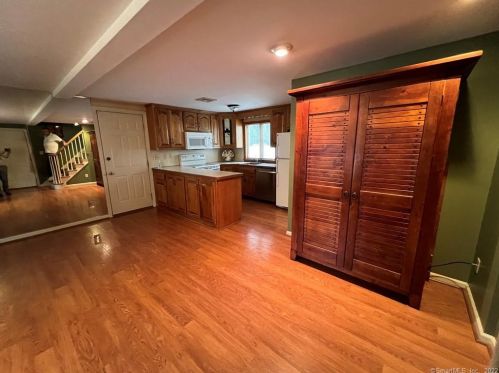 282 Meriden Ave, Southington CT  06489-3629 exterior